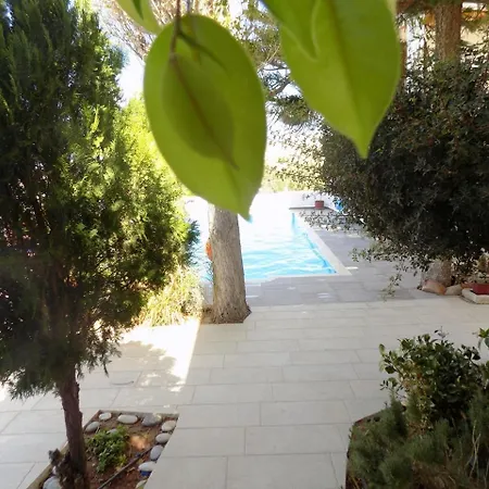 Houmeli Maisonettes &