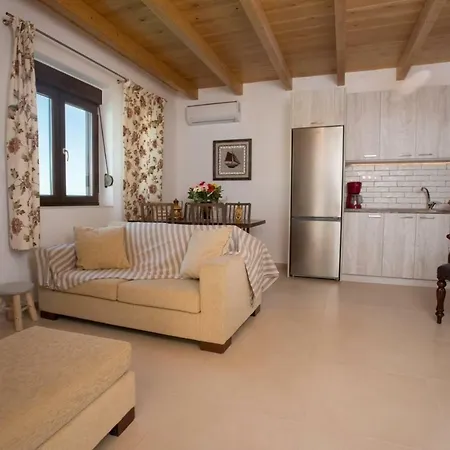 Houmeli Maisonettes &