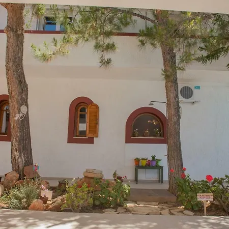 Houmeli Maisonettes & Kalamaki (Heraklion)