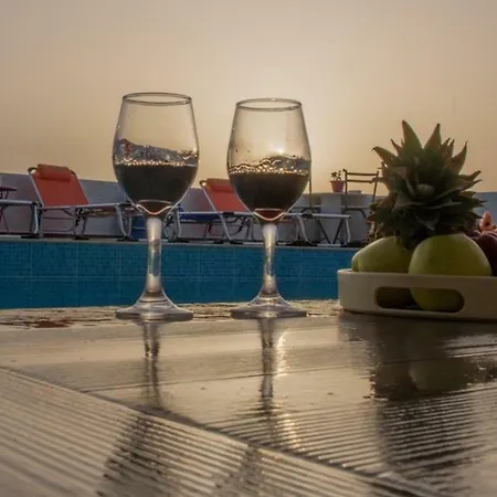 Houmeli Maisonettes & Apartamento Kalamaki (Heraklion)